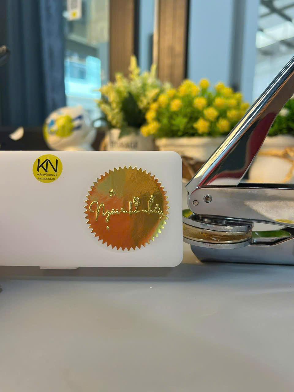 Dấu dập nổi cán kẹp cầm tay Dấu dập nổi cán kẹp cầm tay