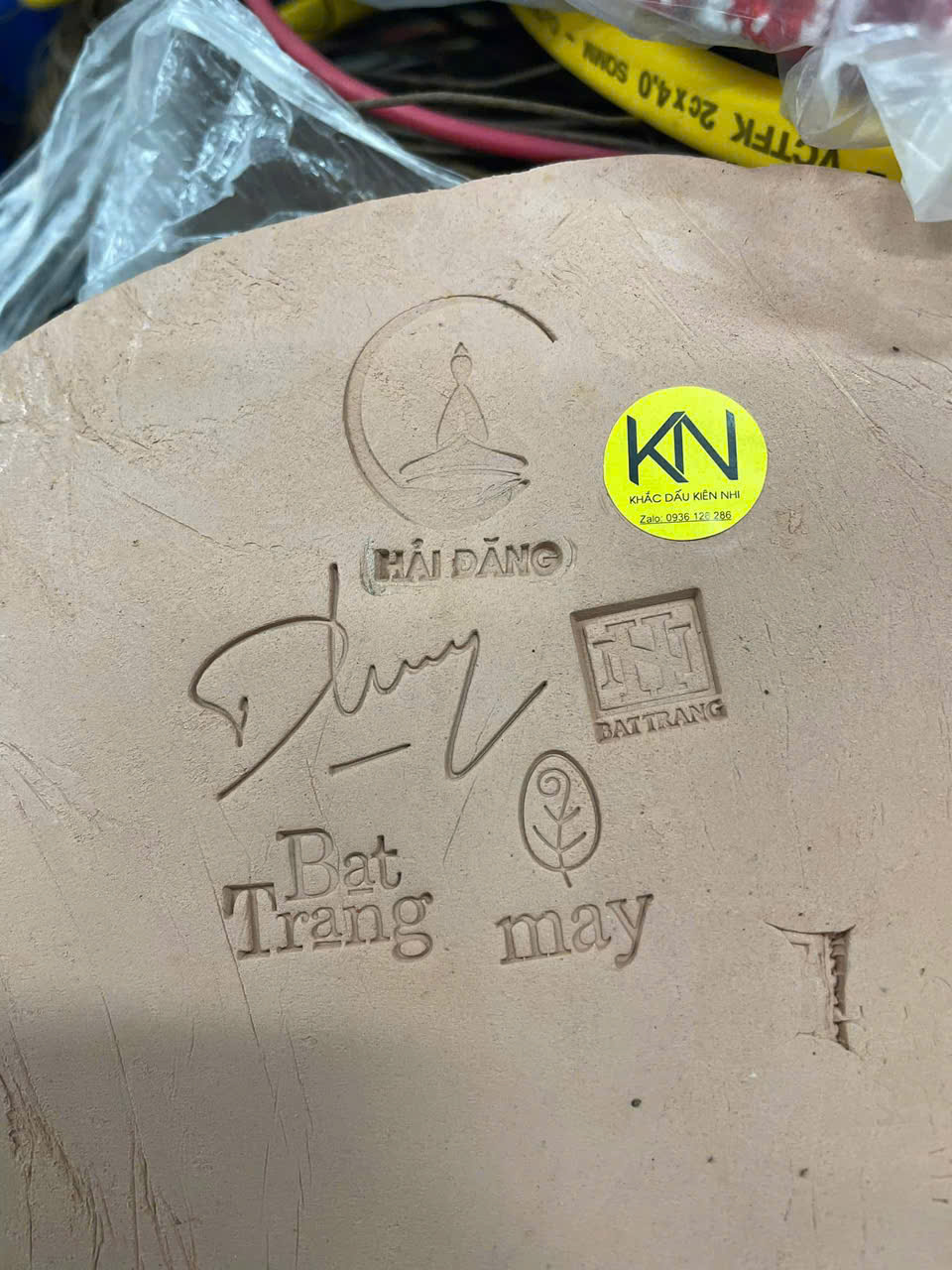 Dấu đồng in gốm sứ trước nung