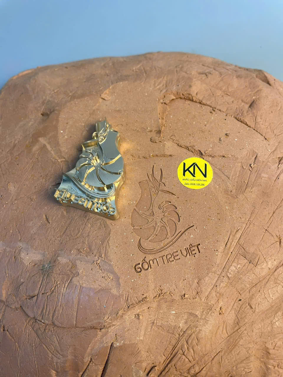 Dấu đồng in gốm sứ trước nung