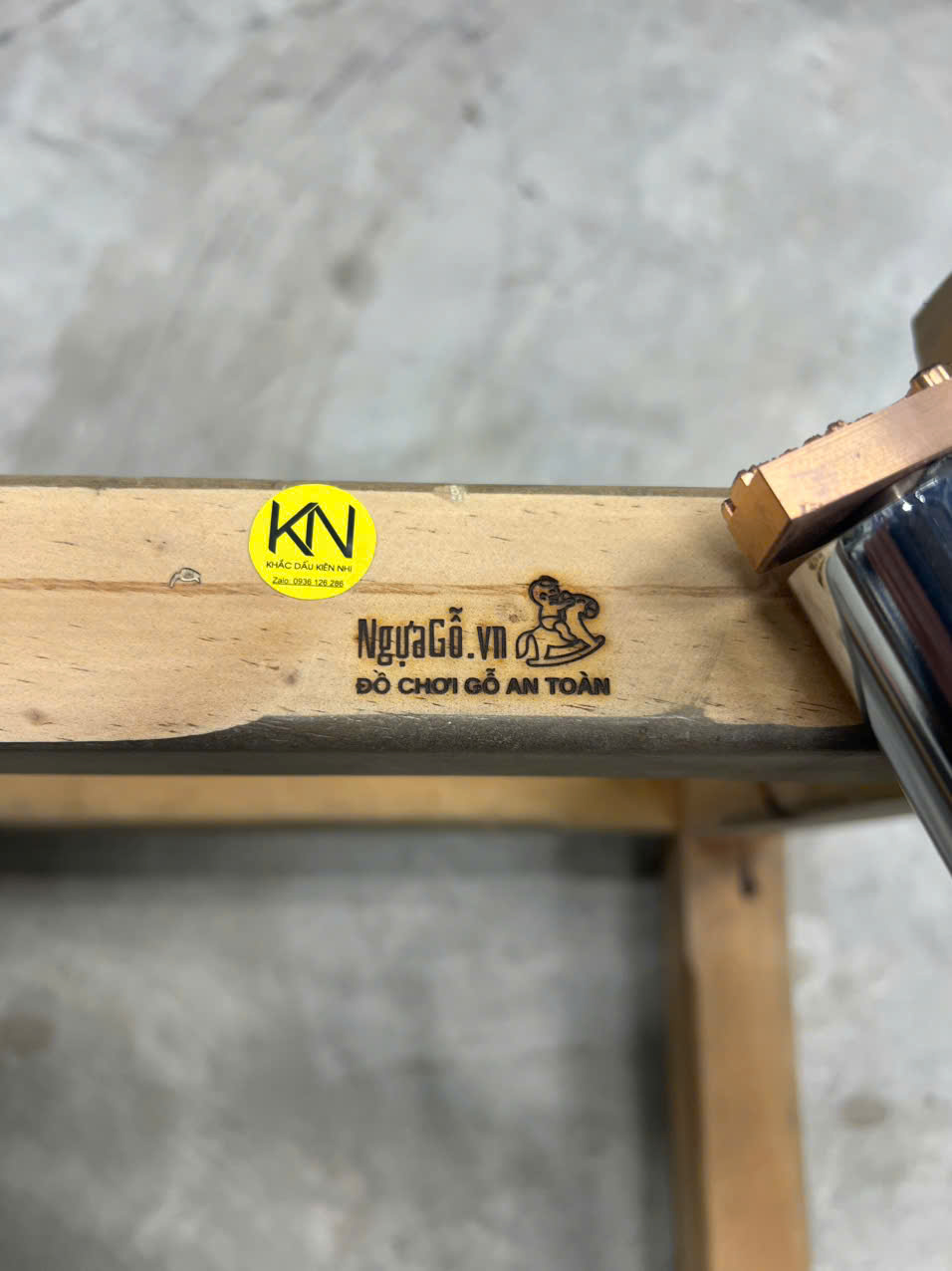 Dấu đồng in nhiệt lên gỗ